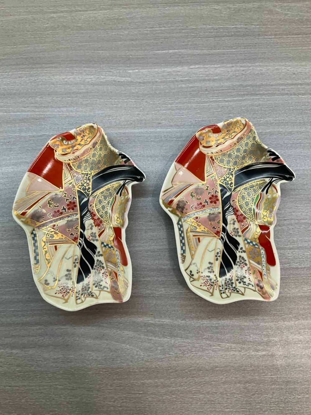 TWO VINTAGE PORCELAIN JAPANESE TRINKET DISHES